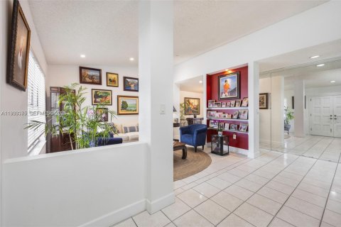 Casa en venta en Miami, Florida, 4 dormitorios, 247.12 m2 № 1996181 - foto 10