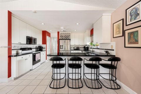 Casa en venta en Miami, Florida, 4 dormitorios, 247.12 m2 № 1996181 - foto 15