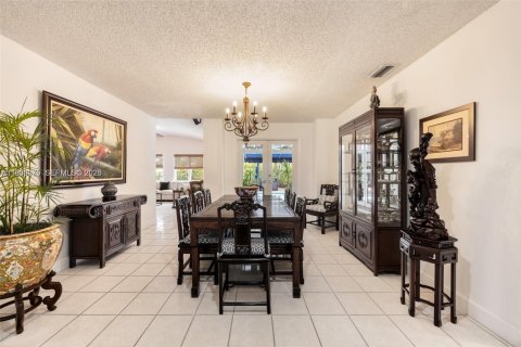 Casa en venta en Miami, Florida, 4 dormitorios, 247.12 m2 № 1996181 - foto 11