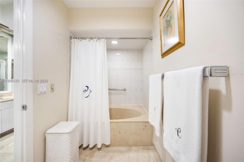 Casa en venta en Miami, Florida, 4 dormitorios, 247.12 m2 № 1996181 - foto 27