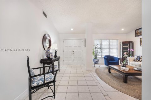 Casa en venta en Miami, Florida, 4 dormitorios, 247.12 m2 № 1996181 - foto 7