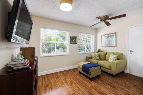 Casa en venta en Miami, Florida, 4 dormitorios, 247.12 m2 № 1996181 - foto 23