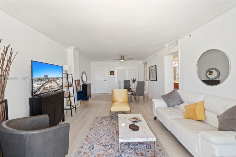 Copropriété à louer à Miami Beach, Floride: 1 chambre, 85.66 m2 № 2153727 - photo 19