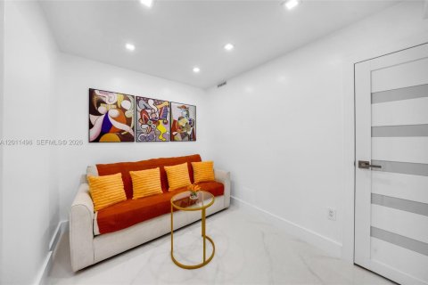 Condominio en venta en Hallandale Beach, Florida, 1 dormitorio, 80.82 m2 № 2075185 - foto 15