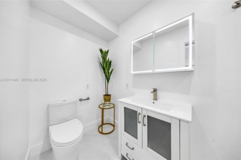 Condominio en venta en Hallandale Beach, Florida, 1 dormitorio, 80.82 m2 № 2075185 - foto 8