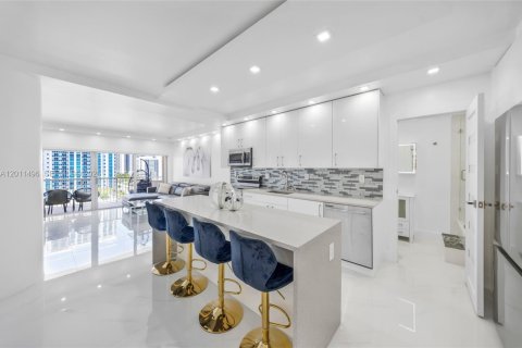 Condominio en venta en Hallandale Beach, Florida, 1 dormitorio, 80.82 m2 № 2075185 - foto 9