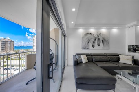 Condominio en venta en Hallandale Beach, Florida, 1 dormitorio, 80.82 m2 № 2075185 - foto 22