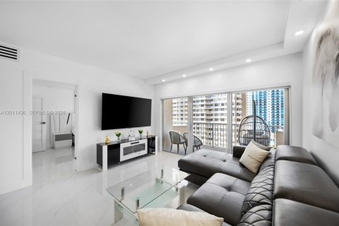 Condominio en venta en Hallandale Beach, Florida, 1 dormitorio, 80.82 m2 № 2075185 - foto 20