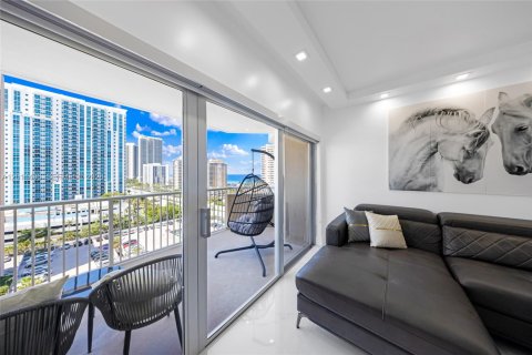 Condominio en venta en Hallandale Beach, Florida, 1 dormitorio, 80.82 m2 № 2075185 - foto 23