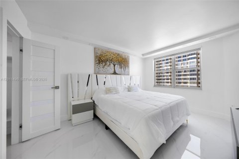Condominio en venta en Hallandale Beach, Florida, 1 dormitorio, 80.82 m2 № 2075185 - foto 27
