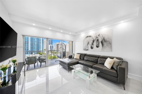 Condominio en venta en Hallandale Beach, Florida, 1 dormitorio, 80.82 m2 № 2075185 - foto 18
