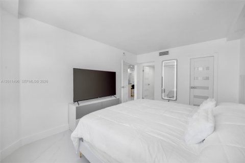 Condominio en venta en Hallandale Beach, Florida, 1 dormitorio, 80.82 m2 № 2075185 - foto 29