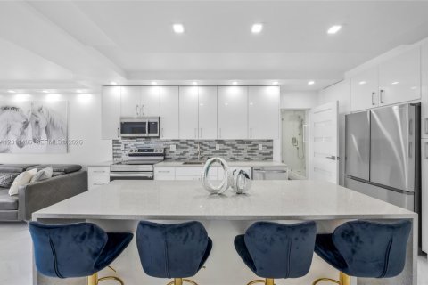 Condominio en venta en Hallandale Beach, Florida, 1 dormitorio, 80.82 m2 № 2075185 - foto 10