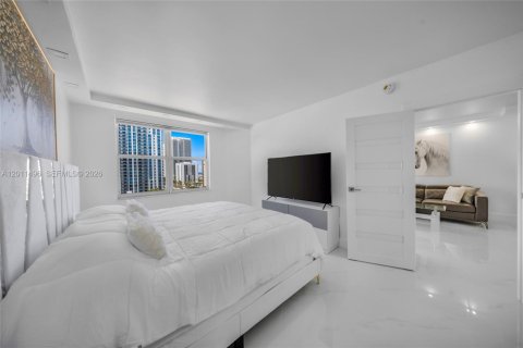 Condominio en venta en Hallandale Beach, Florida, 1 dormitorio, 80.82 m2 № 2075185 - foto 28
