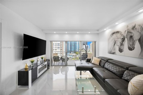 Condominio en venta en Hallandale Beach, Florida, 1 dormitorio, 80.82 m2 № 2075185 - foto 19