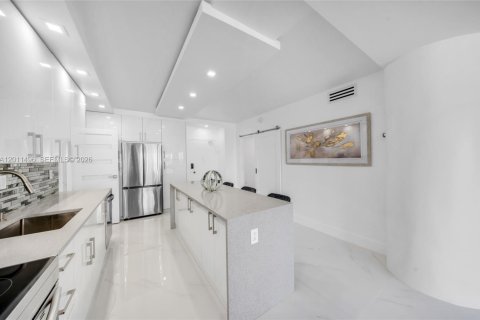 Condominio en venta en Hallandale Beach, Florida, 1 dormitorio, 80.82 m2 № 2075185 - foto 12