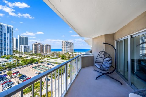 Condominio en Hallandale Beach, Florida, 1 dormitorio № 2075185