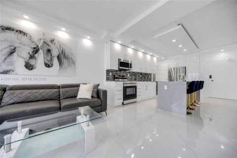 Condominio en venta en Hallandale Beach, Florida, 1 dormitorio, 80.82 m2 № 2075185 - foto 25