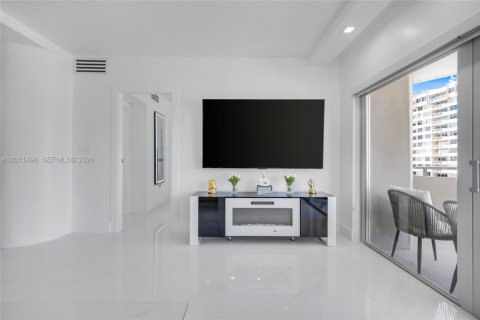 Condominio en venta en Hallandale Beach, Florida, 1 dormitorio, 80.82 m2 № 2075185 - foto 26