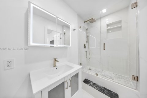 Condominio en venta en Hallandale Beach, Florida, 1 dormitorio, 80.82 m2 № 2075185 - foto 7