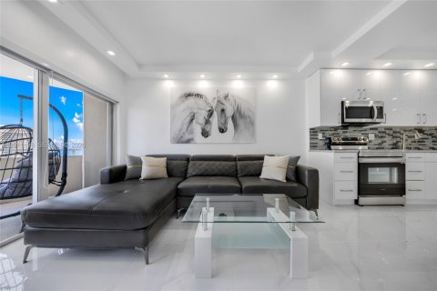 Condominio en venta en Hallandale Beach, Florida, 1 dormitorio, 80.82 m2 № 2075185 - foto 24