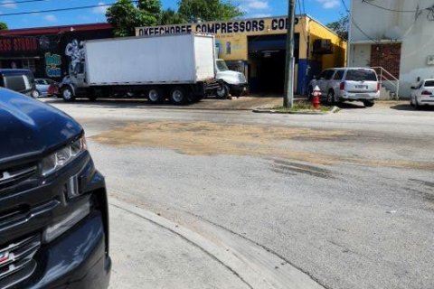 Propiedad comercial en alquiler en Hialeah, Florida № 1129273 - foto 1