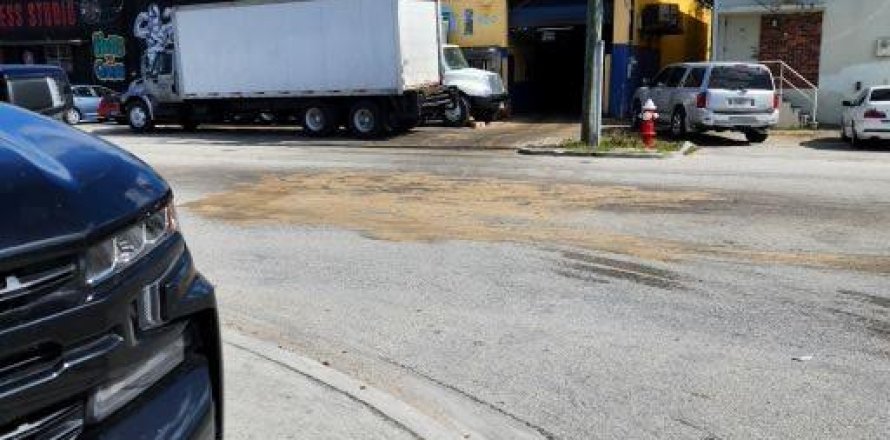 Propiedad comercial en Hialeah, Florida № 1129273