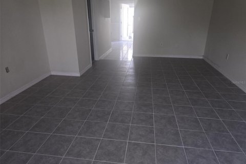 Condominio en alquiler en Winter Haven, Florida, 2 dormitorios, 117.06 m2 № 2093604 - foto 3