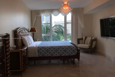 Condo in Hallandale Beach, Florida, 2 bedrooms  № 1929843 - photo 12