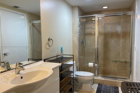 Condo in Hallandale Beach, Florida, 2 bedrooms  № 1929843 - photo 20