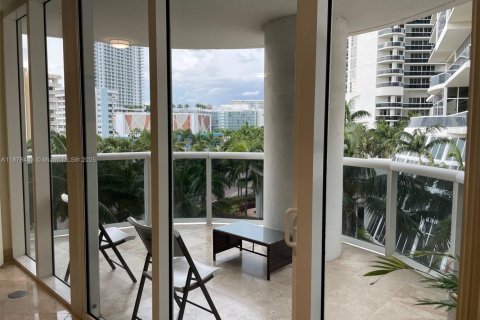 Condo in Hallandale Beach, Florida, 2 bedrooms  № 1929843 - photo 3