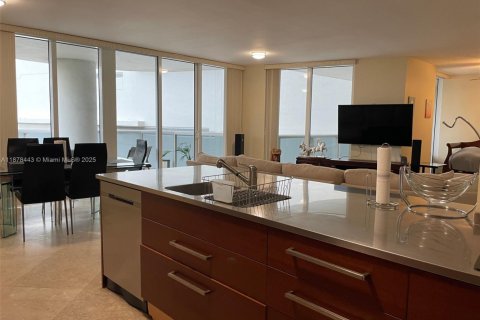 Condo in Hallandale Beach, Florida, 2 bedrooms  № 1929843 - photo 4