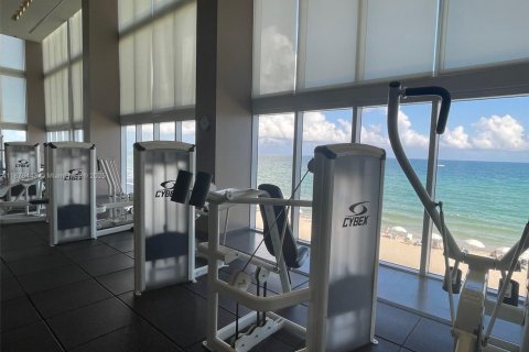 Condo in Hallandale Beach, Florida, 2 bedrooms  № 1929843 - photo 22