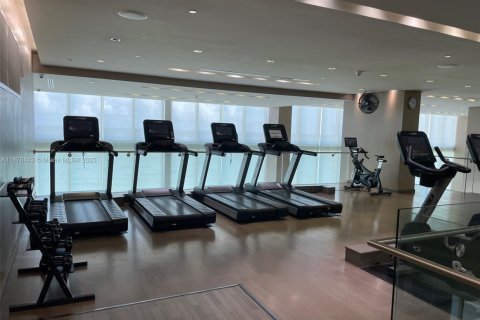 Condo in Hallandale Beach, Florida, 2 bedrooms  № 1929843 - photo 23