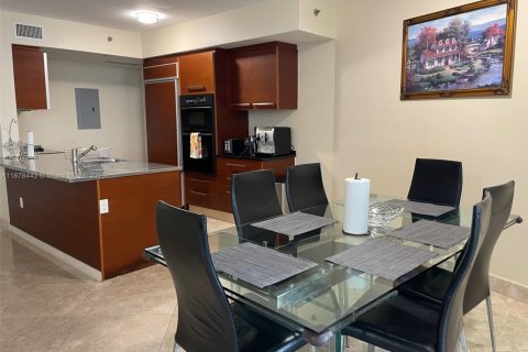 Condo in Hallandale Beach, Florida, 2 bedrooms  № 1929843 - photo 8