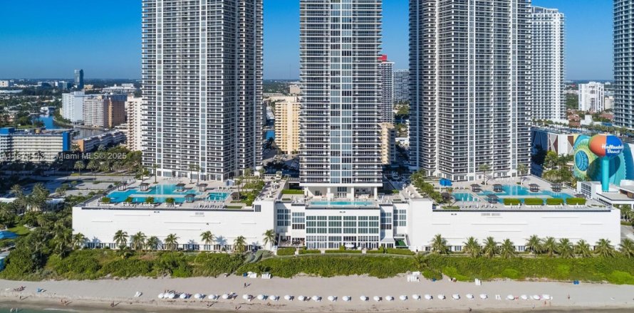Condo in Hallandale Beach, Florida, 2 bedrooms № 1929843