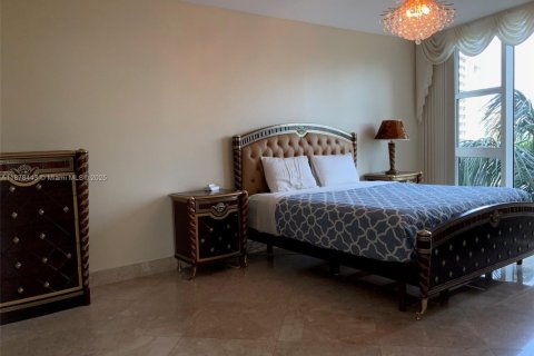 Condo in Hallandale Beach, Florida, 2 bedrooms  № 1929843 - photo 11