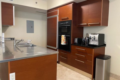 Condo in Hallandale Beach, Florida, 2 bedrooms  № 1929843 - photo 9