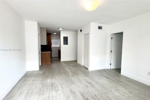 Apartamento en alquiler en Miami Beach, Florida, 2 dormitorios, 111.48 m2 № 1941719 - foto 2
