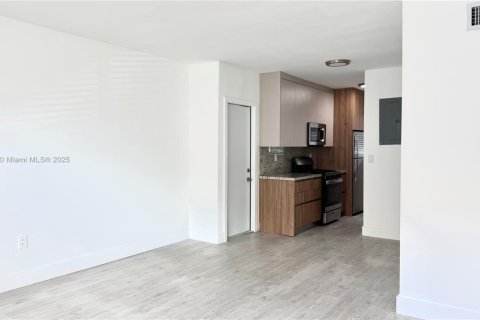Apartamento en alquiler en Miami Beach, Florida, 2 dormitorios, 111.48 m2 № 1941719 - foto 4