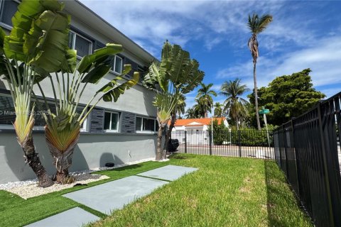 Apartamento en alquiler en Miami Beach, Florida, 2 dormitorios, 111.48 m2 № 1941719 - foto 1