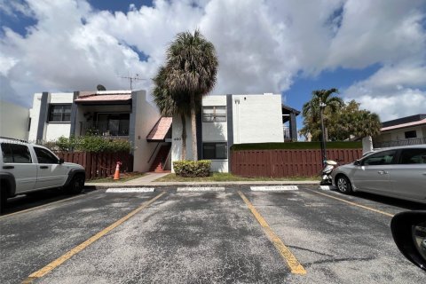 Condo in Miami, Florida, 2 bedrooms  № 1892994 - photo 3