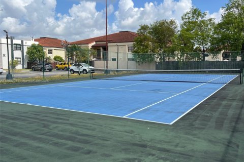 Condo in Miami, Florida, 2 bedrooms  № 1892994 - photo 12