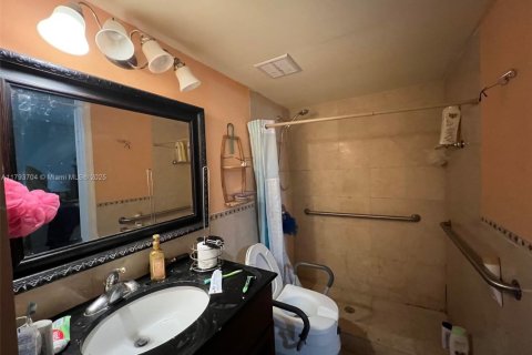 Condo in Miami, Florida, 2 bedrooms  № 1892994 - photo 10