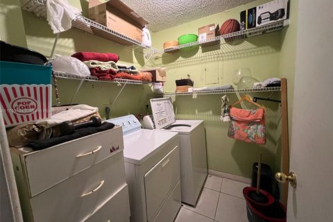 Condo in Miami, Florida, 2 bedrooms  № 1892994 - photo 11