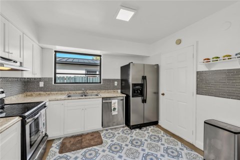 Villa ou maison à vendre à North Miami, Floride: 3 chambres, 168.06 m2 № 1763934 - photo 8