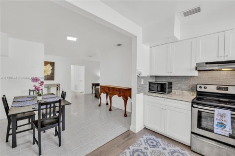 Villa ou maison à vendre à North Miami, Floride: 3 chambres, 168.06 m2 № 1763934 - photo 7