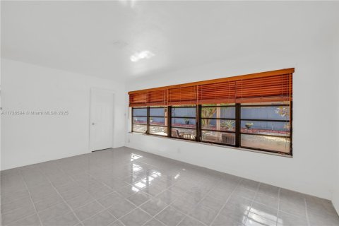 Villa ou maison à vendre à North Miami, Floride: 3 chambres, 168.06 m2 № 1763934 - photo 11