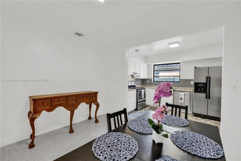 Villa ou maison à vendre à North Miami, Floride: 3 chambres, 168.06 m2 № 1763934 - photo 6