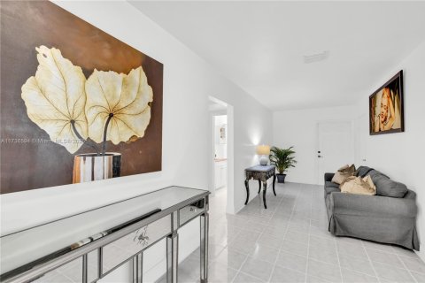Villa ou maison à vendre à North Miami, Floride: 3 chambres, 168.06 m2 № 1763934 - photo 4